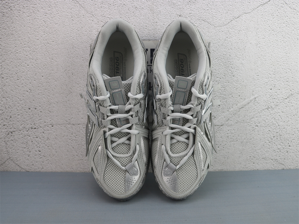 New Balance 1906A Concrete Silver Metallic M1906AG